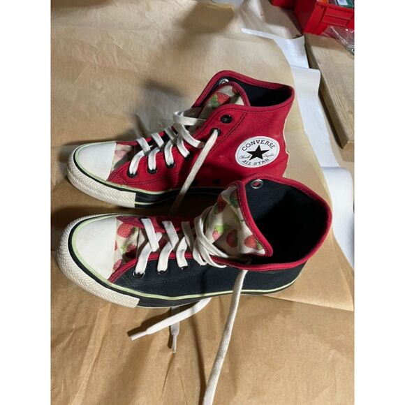 Converse contrast color with cute strawberry  accent details size 7 - Picture 13 of 15